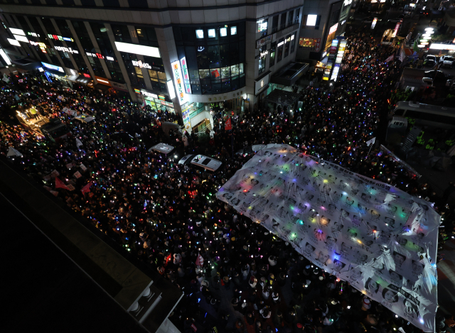 탄핵 표결 디데이… SNS서 '집회 꿀팁' 확산