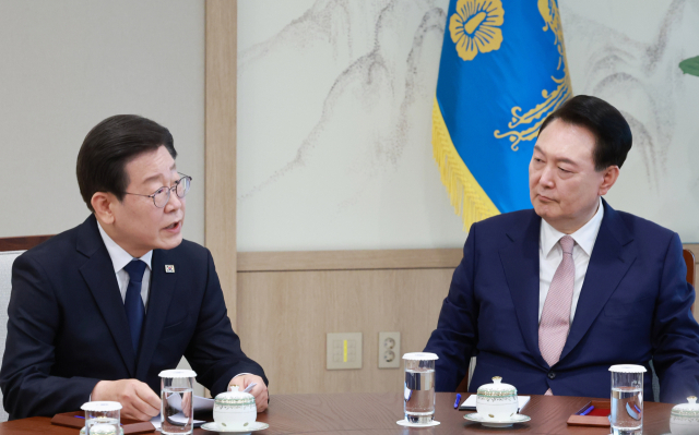 국정 '마이웨이' 고집하다 비상계엄…949일만에 '식물 대통령' [尹대통령 탄핵 가결]