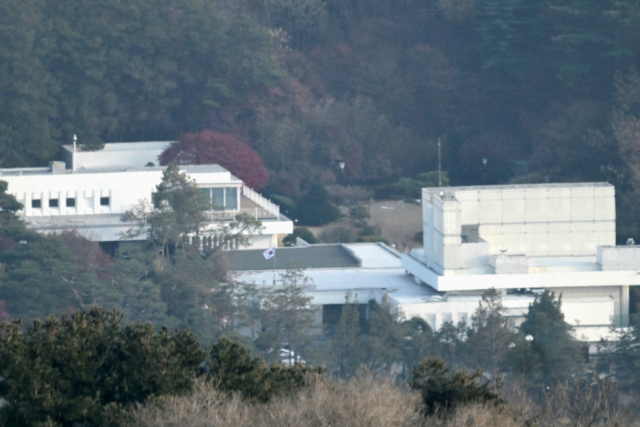 윤석열 대통령 탄핵 표결을 하루 앞둔 13일 서울 용산구 대통령 관저가 적막감에 휩싸여 있다. 성형주 기자 2024.12.13