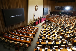 [속보] '尹대통령 탄핵안' 무기명 표결 시작