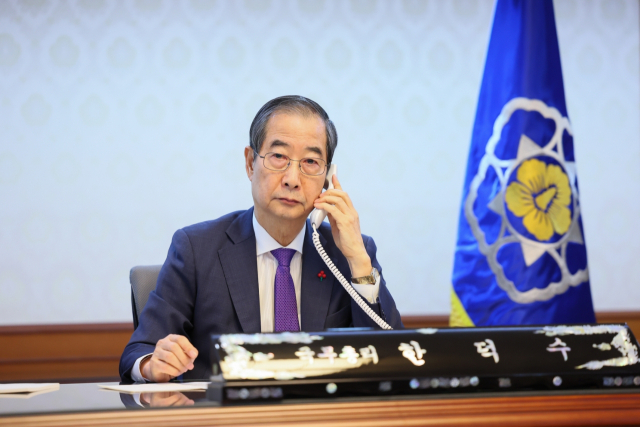 한덕수 대통령 권한대행 국무총리가 15일 조 바이든 미국 대통령과 통화하고 있다. 사진제공=총리실