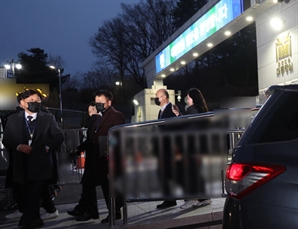 [속보] 공조본, 용산 대통령실 도착… 尹 출석요구서 전달 시도