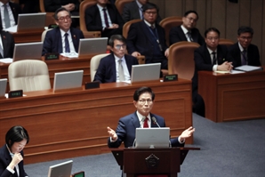 이번엔 없었던 ‘노사 불법, 엄정 대응’…미묘한 기류 변화