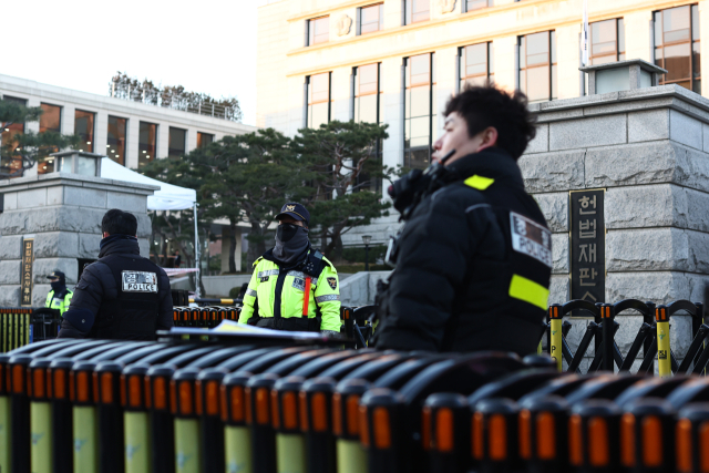 12·3 비상계엄 관련 윤석열 대통령 탄핵 심판을 앞둔 18일 서울 종로구 헌법재판소의 모습. 연합뉴스