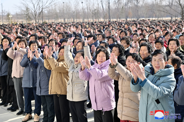 평안북도 등 북한 수해지역 주민들이 김정은에게 올리는 편지채택모임이 19일 진행되었다고 조선중앙통신이 20일 보도했다.조선중앙통신 연합뉴스