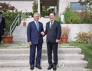 이재명, 새해 첫날 文 전 대통령 예방 검토…어떤 메시지 내놓을까