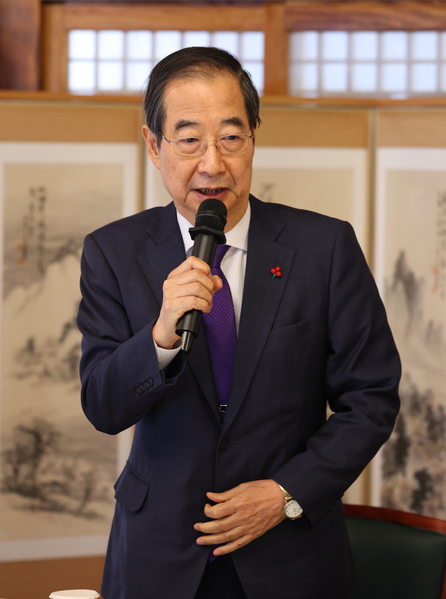 한덕수 대통령 권한대행이 23일 국무총리 서울공관에서 열린 경제단체 오찬 간담회에서 발언하고 있다. 연합뉴스