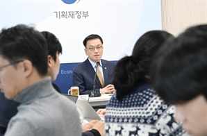 최상목 "내년 잠재성장률 하회"…1%대 성장 시사