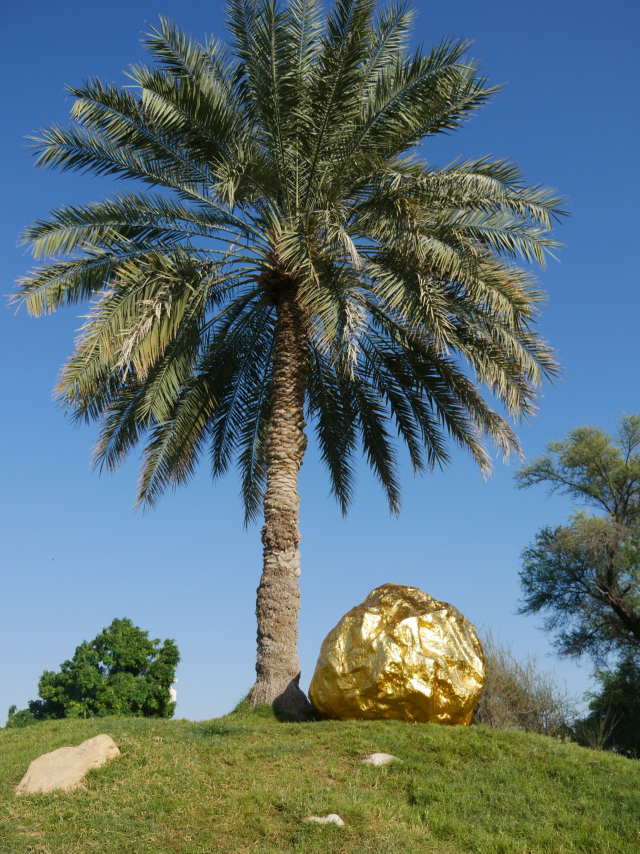 아랍에미레이트 아부다비의 알 아인(Al Ain) 힐리 고고학 공원(Hili Archaeological Park)에 옿인 이수경의 '그곳에 있었다_아부다비' 설치 전경 /사진=작가제공 ⓒYeesookyung