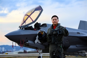 공군 탑건에 F-35A 조종사 첫 선정…정시형 소령 영예