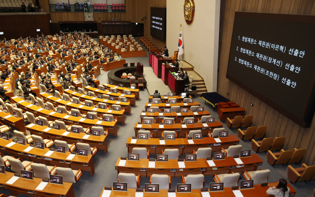 '헌법재판소 재판관(마은혁·정계선·조한창) 선출안'이 여당 의원들이 불참한 가운데 26일 국회 본회의에서 통과되고 있다. 오승현 기자