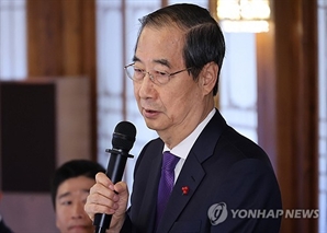 [속보] 韓권한대행 "국회 결정 존중…헌재 결정 기다리겠다"