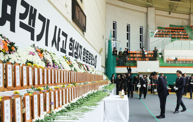 '무안 여객기 참사'에…연말·신년 행사 축소하는 재계