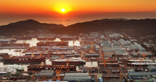 고비마다 韓 경제 구한 수출… "위기 속 제2의 삼성 찾아야"