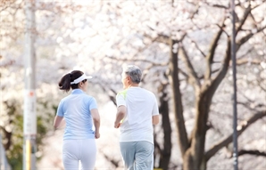 "요즘 60세는 한창이지"…스스로 '노인'이라고 생각하는 나이는?