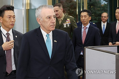 필립 골드버그 주한 미국대사가 한·미 방위비분담특별협정 서명식에 참석하기위해 지난해 11월 4일 서울 종로구 정부서울청사 외교부로 들어서고 있다. 연합뉴스