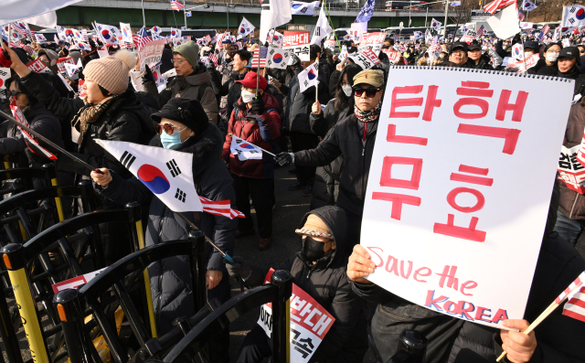 전국민이 유튜브 ‘삼매경’…계엄 후 구독자 2050% 증가도