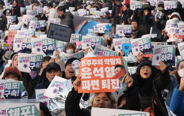 [여명] ‘십자군 전쟁’ 한국 정치와 법의 지배