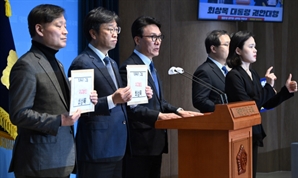 與野 끝없이 이어지는 고발에 실종된 정치