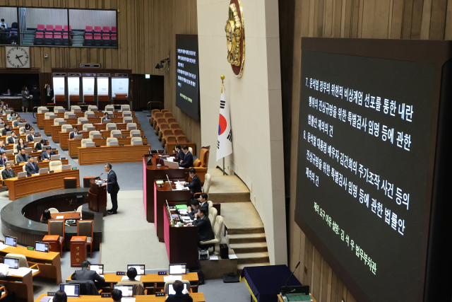 김석우 법무부 장관 직무대행이 8일 오후 국회 본회의에서 내란 특검법, 김건희 여사 특검법에 대한 재의 요구 이유를 설명하고 있다. 연합뉴스