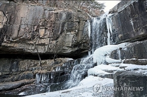 충청·호남 대설…항공기 27편·여객선 73척 결항