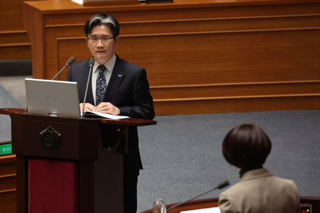 오동운 고위공직자범죄수사처장이 9일 오후 국회 본회의에서 ‘윤석열 대통령 위헌적 비상계엄 선포 내란혐의’ 관련 긴급현안질문에 답하고 있다. 연합뉴스