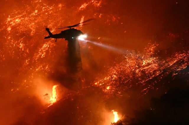 미국 캘리포니아 로스엔젤레스에서 발생한 '이튼 산불'이 확산되고 있다. AFP/연합뉴스