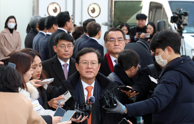 尹측 "경호처, 국수본 3명 고발"…군사기밀보호법 위반 혐의