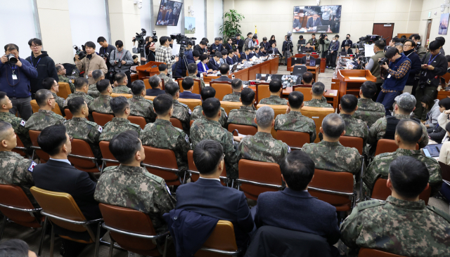 김선호 국방부장관 직무대행과 박안수 전 육군참모총장(계엄사령관)을 비롯한 군 관계자들이 참석한 가운데 14일 '윤석열정부의 비상계엄 선포를 통한 내란혐의 진상규명 국정조사특별위원회' 3차 전체회의가 열리고 있다. 국조특위는 이날 국방부와 합참, 방첩사, 수방사, 특전사의 1차 기관보고를 받았다. 오승현 기자