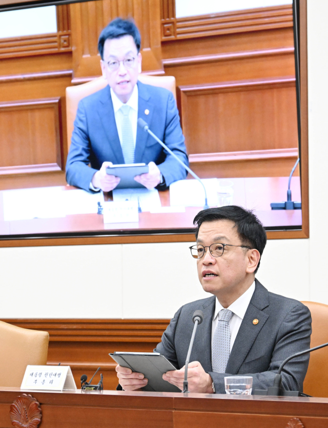 최상목 대통령 권한대행 부총리 겸 기획재정부 장관이 15일 정부서울청사에서 열린 '국정현안관계장관회의 겸 경제관계장관회의에서 모두 발언을 하고 있다. 사진제공=기획재정부