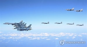 [속보] 한미일, 미국 B-1B 폭격기 전개해 공중훈련