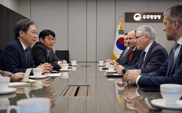 윤영빈 우주항공청장 15일 유럽우주청 대표단과 환담을 하고 있다. 사진제공=우주항공청