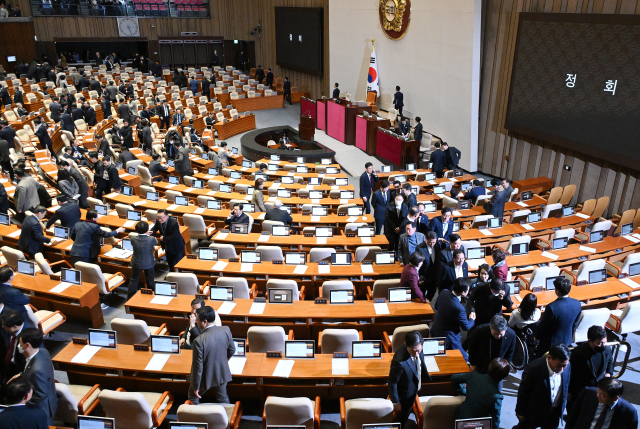 특검법 처리 보류…정회하고 與野 협상 돌입