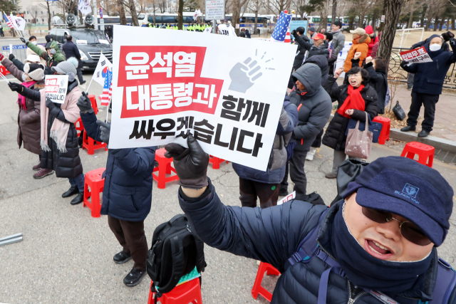 “계엄 땡큐”…극우 유튜버들 한달만에 ‘억’ 소리나게 돈 번 이유는