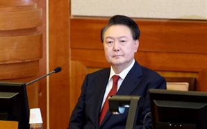 尹 대통령, "국회의원 끌어내라" 지시·비상입법기구 쪽지 전달 부인