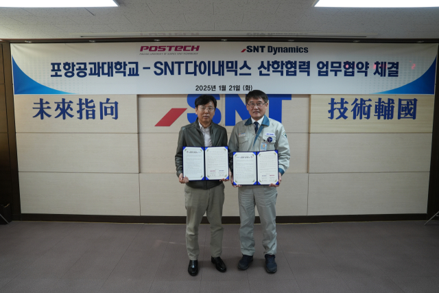 21일 SNT다이내믹스 본사에서 SNT다이내믹스와 포항공과대학교가 산학협력 업무협약을 체결하고 있다. 사진 제공=SNT다이내믹스