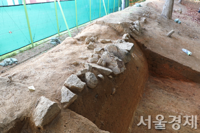 서울 어린이대공원 내 ‘살곶이 목장성’ 발굴 모습. 사진 제공=국가유산청