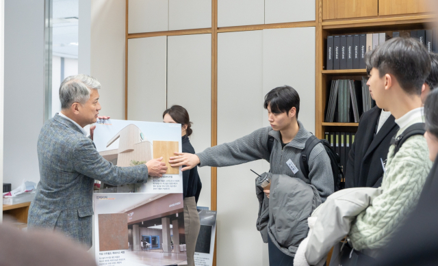 동국제강그룹 송원문화재단, 송원장학생 장학증서 수여