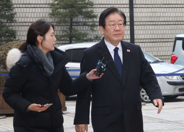 이재명 더불어민주당 대표가 이달 21일 서울 서초구 서울중앙지법에서 열린 '대장동 배임·성남FC 뇌물' 관련 1심 속행 공판에 출석하고 있다. 연합뉴스