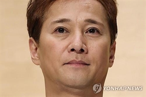 日 '국민MC'였는데…'성상납 의혹' 아이돌 스마프 리더 "은퇴"