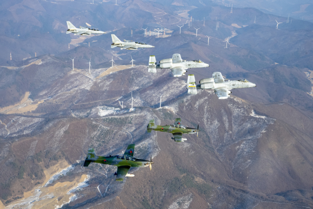 쌍매훈련에 참여한 FA-50(왼쪽부터) 2기, A-10 2기, KA-1 2기. /사진제공=공군