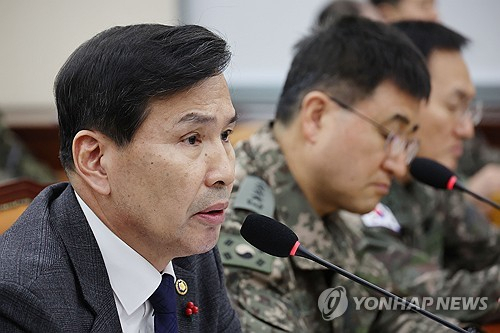 김선호 국방부 장관 직무대리가 14일 서울 여의도 국회에서 열린 ‘윤석열 정부의 비상계엄 선포를 통한 내란 혐의 진상규명 국정조사 특별위원회의’에서 의원 질의에 답하고 있다.