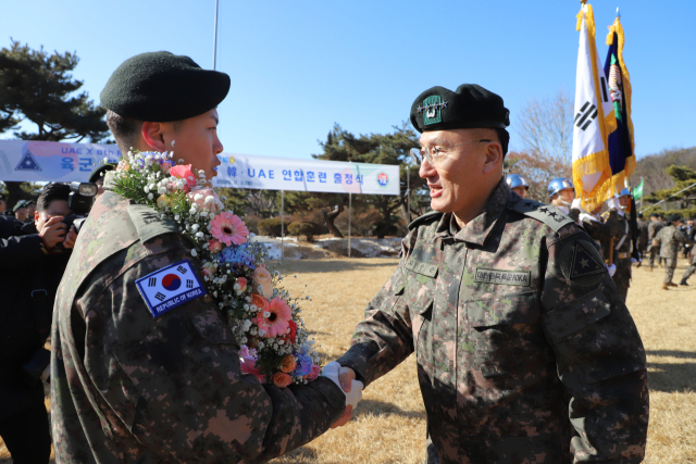 고창준 육군참모총장 직무대리가 3일 출정식에서 현지연합훈련단 장병들을 격려하고 있다. 사진제공=육군