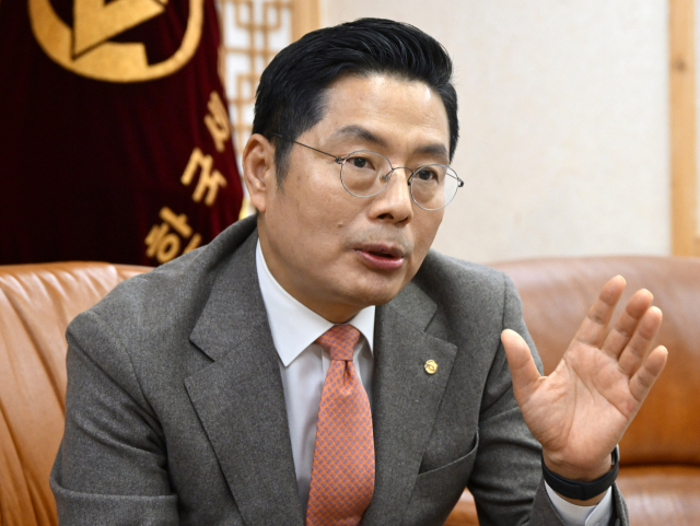 구재이 한국세무사회장이 서울 서초구 한국세무사회에서 본지와 인터뷰를 갖고 있다. 성형주 기자