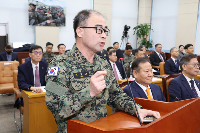 곽종근 전 특수전사령관이 4일 국회에서 열린 ‘윤석열 정부의 비상계엄 선포를 통한 내란 혐의 진상규명 국정조사 특별위원회’ 청문회에서 질의에 답하고 있다. 연합뉴스