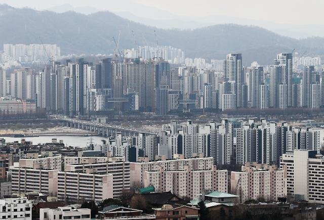 서울 남산에서 바라본 한강변 아파트 단지의 모습. 연합뉴스