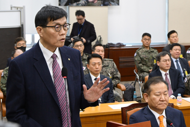 4일 서울 여의도 국회에서 열린 윤석열 정부의 비상계엄 선포를 통한 내란혐의 진상규명 국정조사 특별위원회(국조특위)에서 이창용 한국은행 총재가 발언하고 있다. 성형주 기자