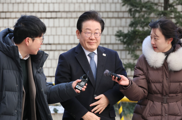 이재명 더불어민주당 대표가 5일 서울 서초구 서울고등법원에서 열린 공직선거법 위반 사건 2심 속행 공판에 출석하고 있다. 연합뉴스