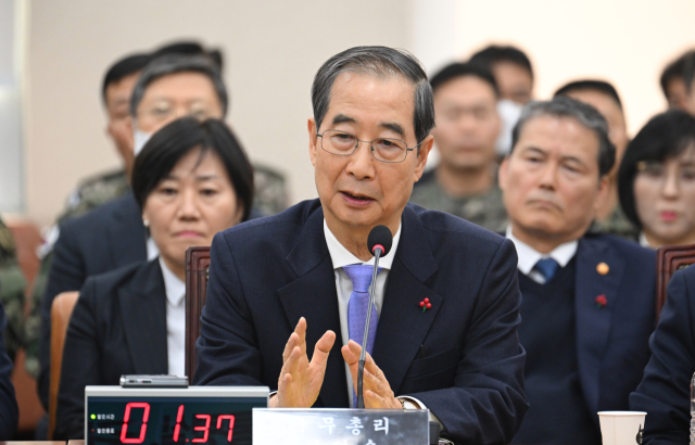 한덕수 국무총리가 22일 오후 서울 여의도 국회에서 열린 '윤석열 정부의 비상계엄 선포를 통한 내란 혐의 진상규명 국정조사 특별위원회' 1차 청문회에 출석해 의원들의 질의에 답변을 하고 있다. 오승현 기자