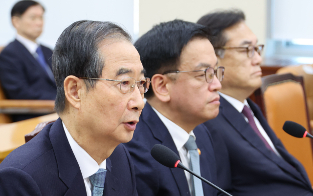 한덕수 국무총리가 6일 서울 여의도 국회에서 열린 '윤석열 정부의 비상계엄 선포를 통한 내란 혐의 진상규명 국정조사 특별위원회' 3차 청문회에서 발언하고 있다. 연합뉴스